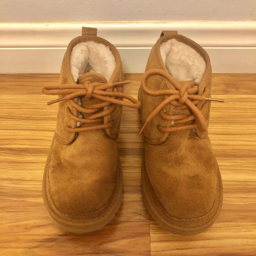 UGG Kids Neumal Chestnut Tan Brown Suede Lace-Up Shearling Boots size 1